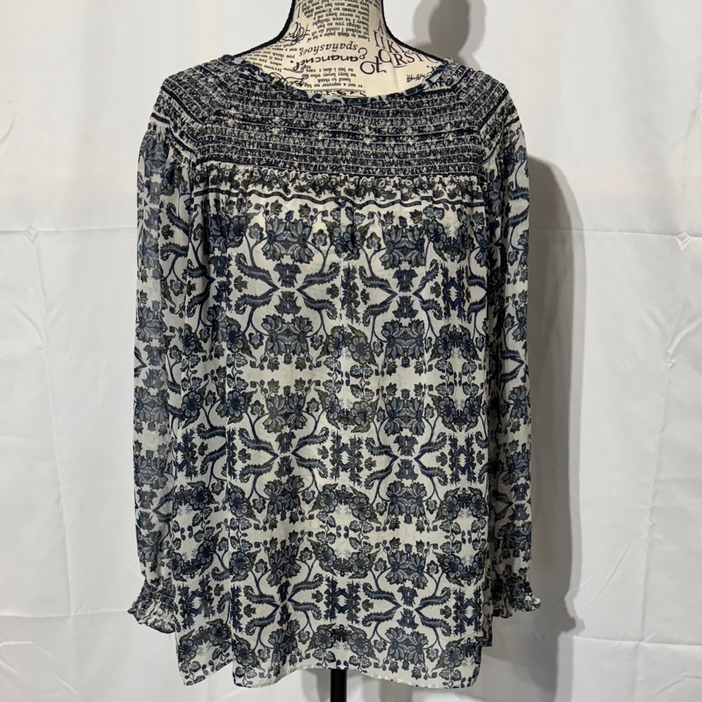 💜2/$15💜 Zac & Rachel Blue and White Patterned Blouse